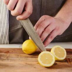 Executive-Plus Serie 6" Allzweckmesser 61 HRC Damaszenerstahl 12 Executive-Plus Serie 6" Allzweckmesser 61 HRC Damaszenerstahl -kitchentools Verkäufe 10039018 de 0005 logo